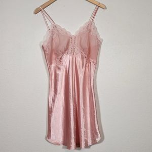 VS Gold Label Chemise Pink Satin